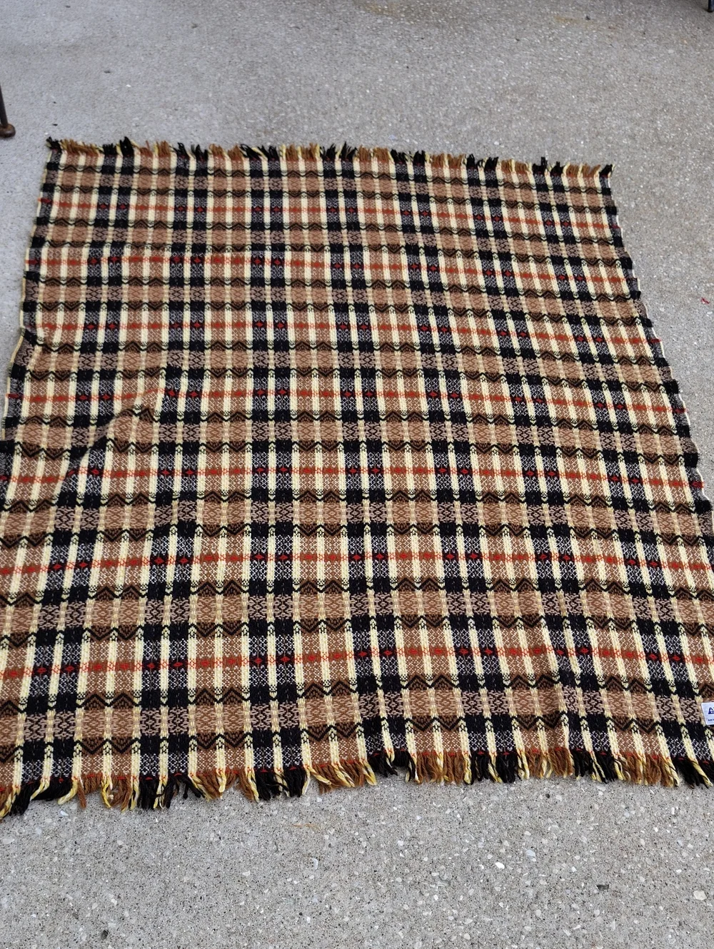 Vintage Amana Iowa Fine Wool Woolens Plaid Fringe Throws Fleece Blanket 80s USA